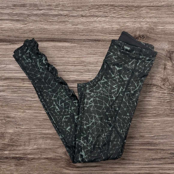 Lulelemon Black & Gray Constellation Print Wonder Under 7/8 Length Leggings 4 - Picture 5 of 16